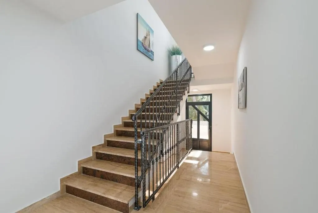 Apartment Maria Vir 0*,